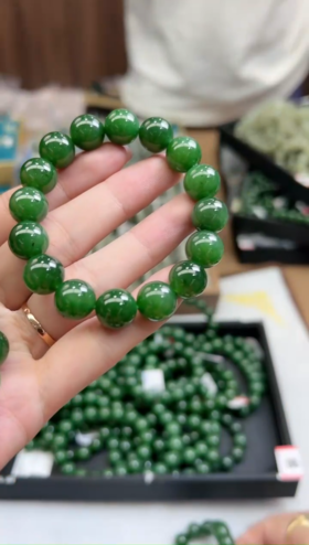 碧玉单圈圆珠手串