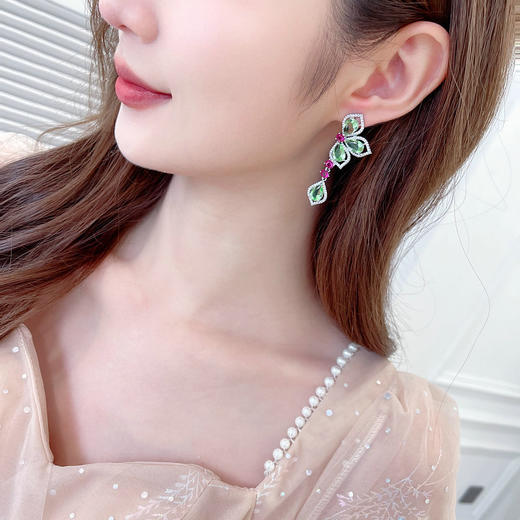 s925银针轻奢感花朵耳饰品水滴锆石花瓣耳环LY 商品图2