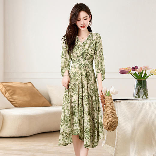 HR XXM619气质串珠V领印花连衣裙拼接显瘦不规则裙摆 商品图3