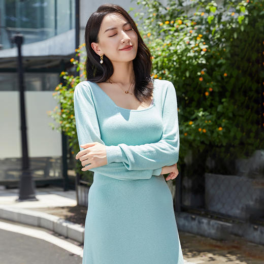 东黎 • 丝绒款女士春夏季U型领气质修身连衣裙 3063 商品图4