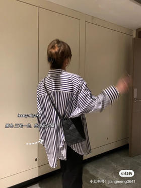 三宅斜挎小方包