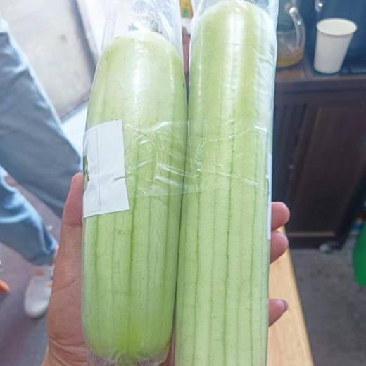 周五配送！“白关十里铺，丝瓜万家甜”。因为独特的地理环境与土壤性质，白关丝瓜肉质紧密，嫩白如玉，汤汁清鲜，白关丝瓜颜值高、味道佳、营养好已深入人心。2.8-3斤/袋 商品图0