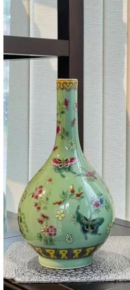 豆青蝶恋花胆瓶 商品图0