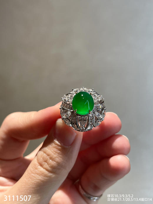 3111507，老坑玻璃艳绿蛋面戒指。具体价格微信咨询 商品图0