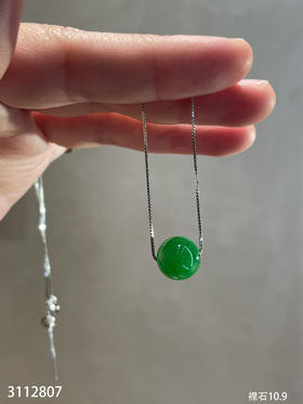 3112807，冰糯艳绿珠子锁骨链。具体价格微信咨询