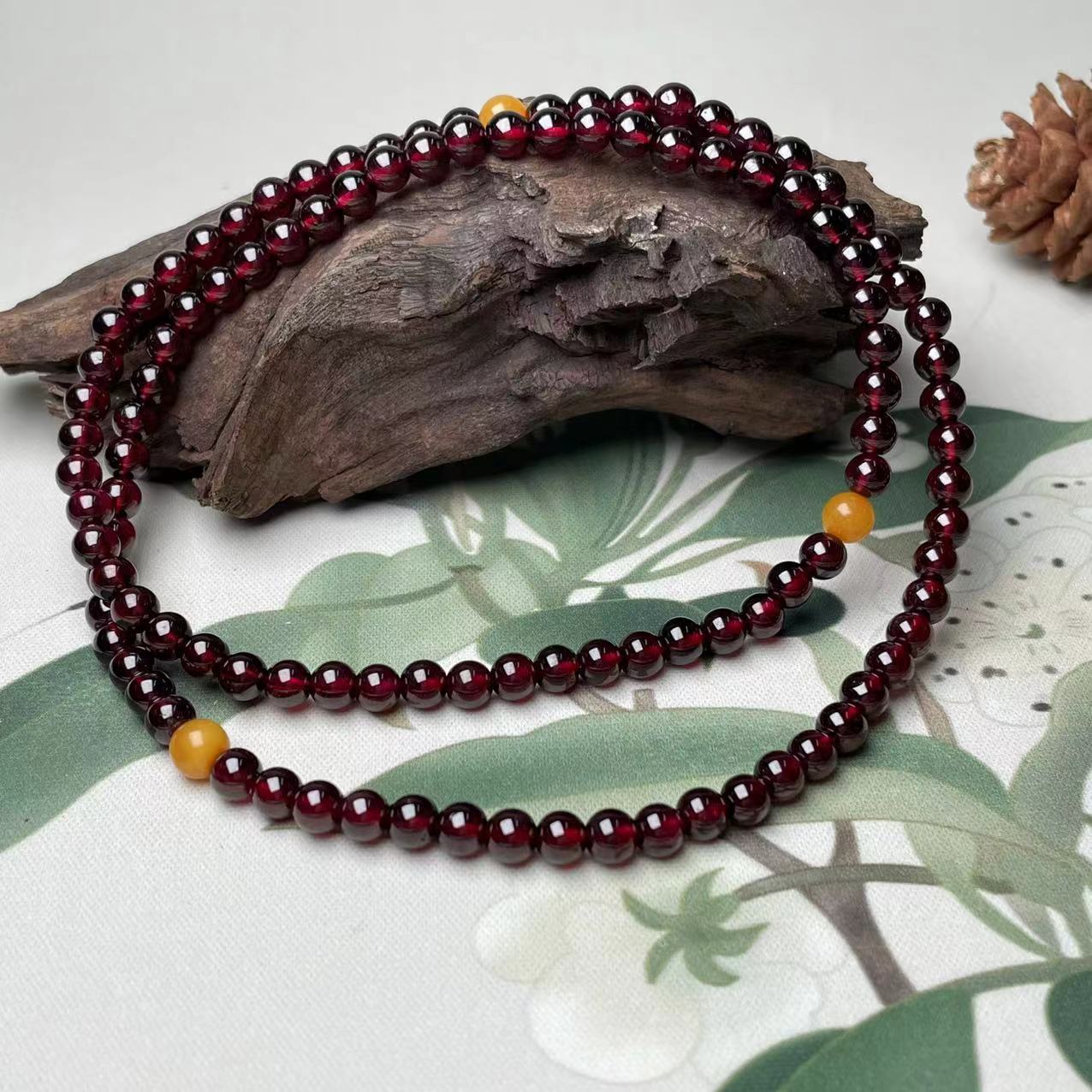 石榴石三圈-圆珠蜜蜡圆珠相