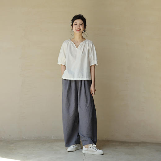 绽放506朵【黑白灰系列·小薇】进口匹马棉纸感凉爽V领小上衣T恤 商品图2