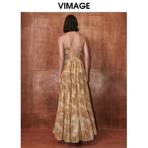 VIMAGE纬漫纪秋季新款扎染印花显瘦高腰性感吊带连衣裙V2007610 商品图4