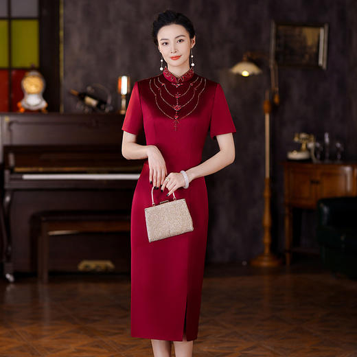 中式气质，新款夏年轻醋酸段红色婚宴喜婆婆礼服妈妈旗袍BLH2321 商品图3