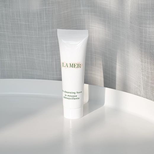 4月4日后发货春季焕新【全球购*现货开抢含礼袋】LA MER海蓝之谜精萃乳125ml正装*1+洁面30ml*1+礼袋 +面霜7ml*2 商品图3