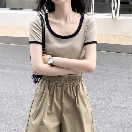 【高档正肩t恤】夏天气质短款 2023新款 时尚高腰撞色U领 百搭短袖上衣 修身亲肤简约大方 商品图1