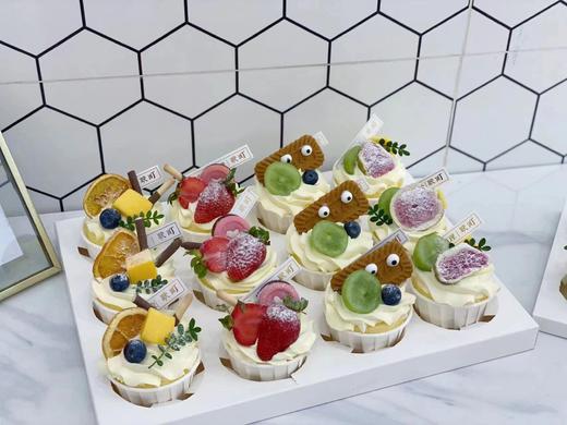 纯白色纸杯·动物奶油水果纸杯蛋糕 商品图1