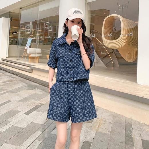 复古港风浮雕时尚套装女夏2023女装新款短袖短裤子牛仔休闲两件套 商品图1