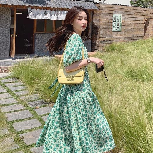 实拍夏季新款法式甜美温柔风一眼惊艳流行绿色碎花修身显瘦连衣裙 商品图0