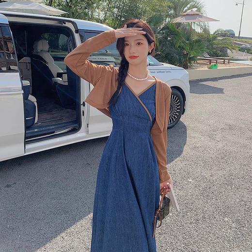 设计感V领吊带牛仔连衣裙女夏季新款法式复古披肩裙子两件套装 商品图1
