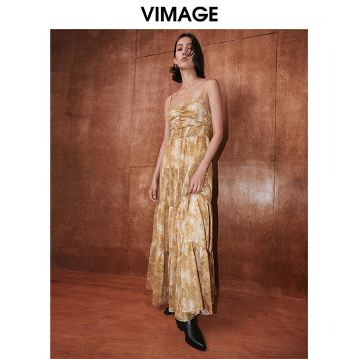 VIMAGE纬漫纪秋季新款扎染印花显瘦高腰性感吊带连衣裙V2007610 商品图1
