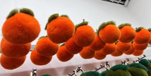 【真獭兔毛挂件“好柿发生”】对比很多版本选出来的，品质很好！  纯手工皮草制作 少女心爆棚！🌷 同样的质量要💰100＋而我们只要💰29包邮 今年秋冬暖心的伴手礼来啰~ 商品图8