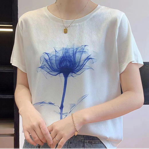 「数款可选！凉感醋酸T恤」2023春夏凉感醋酸T恤女 抽象印花人字纹面圆领短袖上衣 商品图0