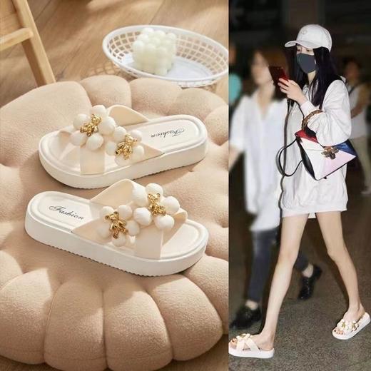 时尚韩版凉拖鞋，女人必备夏季单品！清爽外穿，舒适家居两相宜，防滑设计让你无惧滑倒，一字型设计更显脚型修长。 商品图6