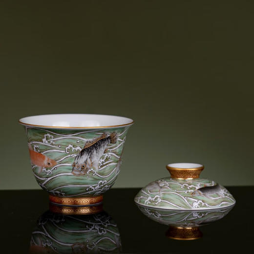 【宝瓷林】景德镇粉彩描金海水鱼乐图盖碗 商品图2