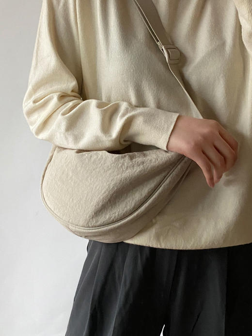 【家居百货】日系ins简约纯色百搭斜挎小包包女手机包男帆布饺子包背包百搭斜跨饺子包优衣库同款饺子包 商品图2