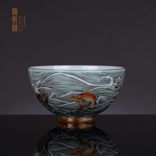 【宝瓷林】景德镇粉彩描金海水鱼乐图杯主人杯 商品图0