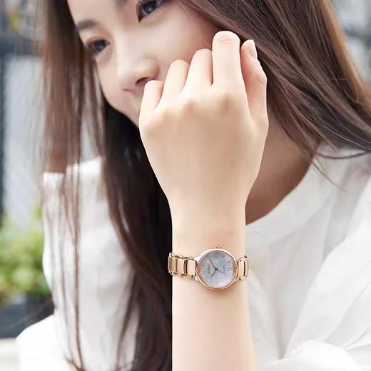 西铁城/CITIZEN光动能花语风吟贝母表盘时尚钢带女士手表EM0928-84D 商品图2