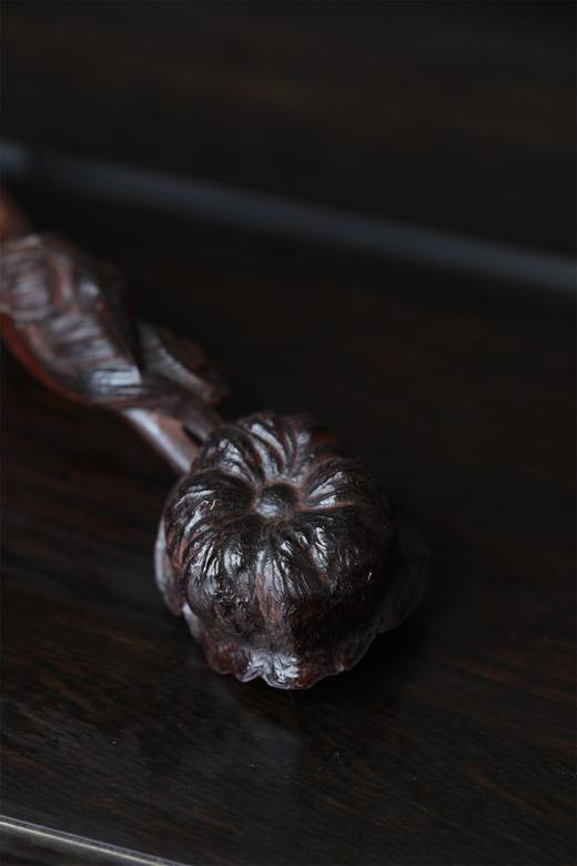 荷趣(翠鸟莲蓬)°血檀如意 商品图5