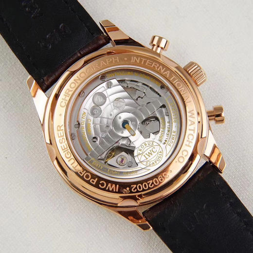 沙夫豪森----IWC万国葡萄牙系列计时腕表经典版被赋予了典型葡萄牙系列风格的所有特征，近八十年来，葡萄牙系列一直就是经典设计和高级制表的代名词 商品图9