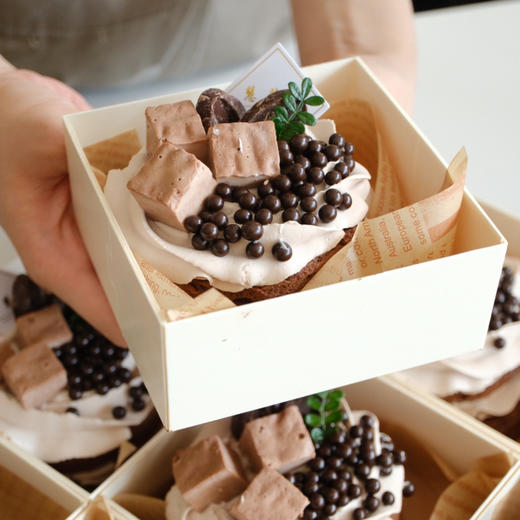 新鲜甜品—黑森林蛋糕 商品图1