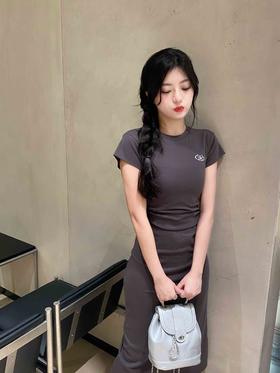 休闲时刻来一件T恤裙最适合不过了，惬意又慵懒