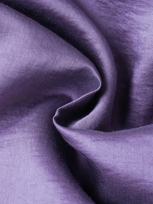 「雾紫流光」天丝 V 领衬衫 轻奢质感 自带细腻的珍珠光泽 比真丝更抗皱、比雪纺更有骨感，春夏穿着透气不闷汗 米思阳2026春季新款轻奢高级感莱赛尔天丝衬衫七分袖纯色上衣女2535 商品图3