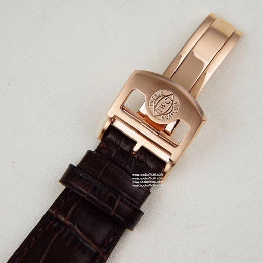 沙夫豪森----IWC万国葡萄牙系列计时腕表经典版被赋予了典型葡萄牙系列风格的所有特征，近八十年来，葡萄牙系列一直就是经典设计和高级制表的代名词 商品图2