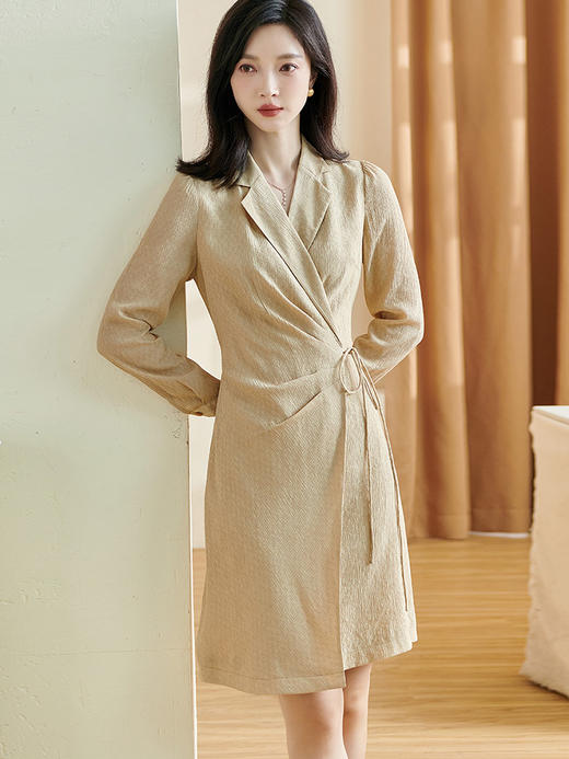 剩S/XL/XXL 米思阳2026春季新款知性优雅净色连衣裙修身缩褶西装领茶歇裙1753 商品图2