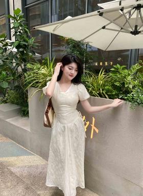 想要的大方优雅气质，这条裙子都给了我~