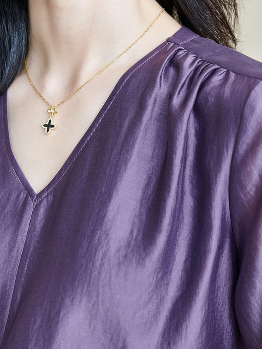 「雾紫流光」天丝 V 领衬衫 轻奢质感 自带细腻的珍珠光泽 比真丝更抗皱、比雪纺更有骨感，春夏穿着透气不闷汗 米思阳2026春季新款轻奢高级感莱赛尔天丝衬衫七分袖纯色上衣女2535 商品图4