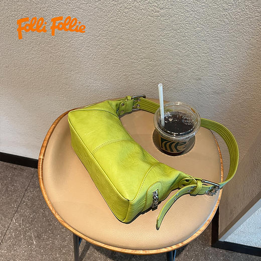 时尚单品【Folli Follie 机车风格腋下斜跨背包】 通勤 时尚佰搭 轻便 休闲 商品图4