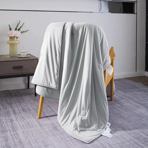 【自带凉感！A类母婴级夏被】日本科技A类凉感丝冰淇淋夏凉被，母婴级标准，放心睡。甄选凉感丝面料，凉爽透气贴合皮肤，吸湿透气，感受夏日清凉！-QQ 商品图2