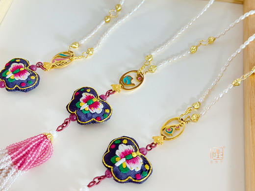 “爱的记忆”系列小米珍珠国风绣片流苏多用项链 商品图3