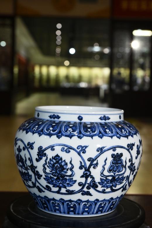 仿明宣德青花缠枝莲八宝吉祥纹罐 商品图0