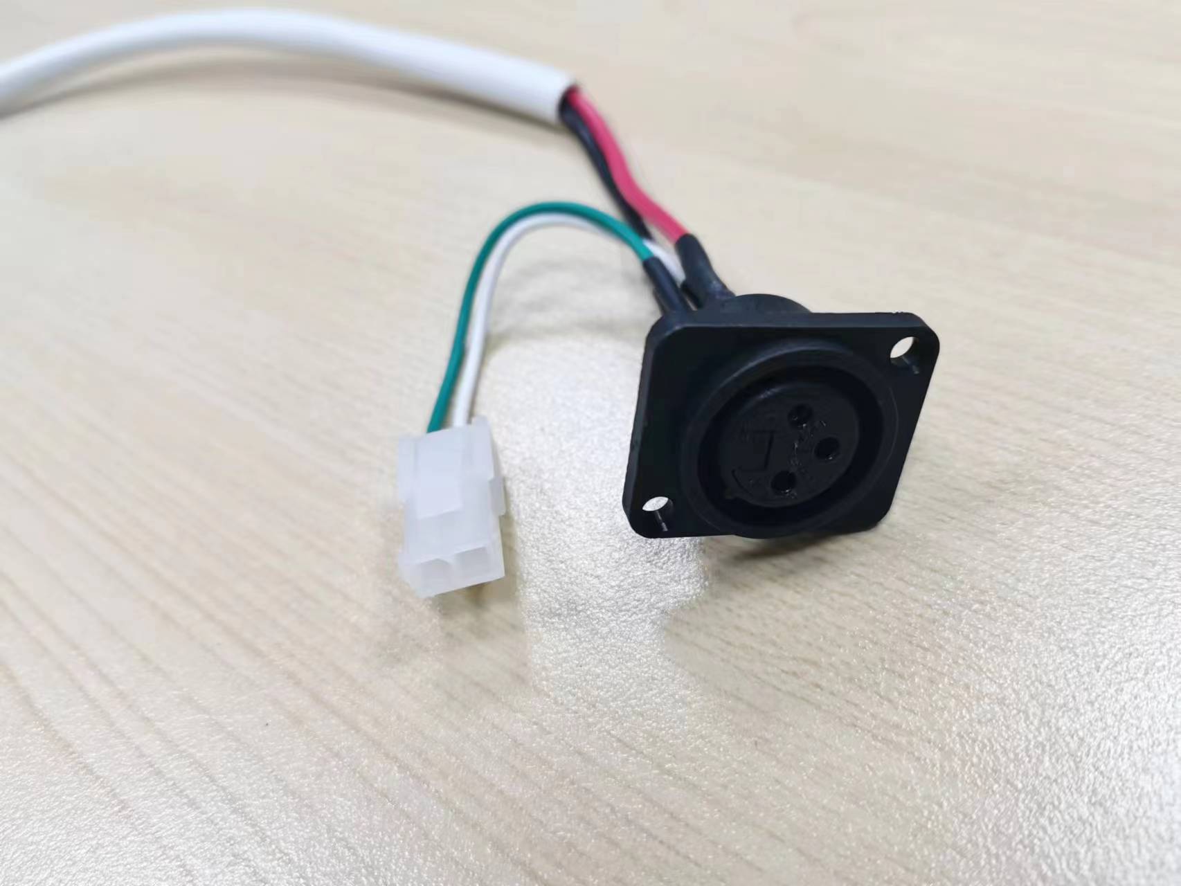 伴游车充电接口线