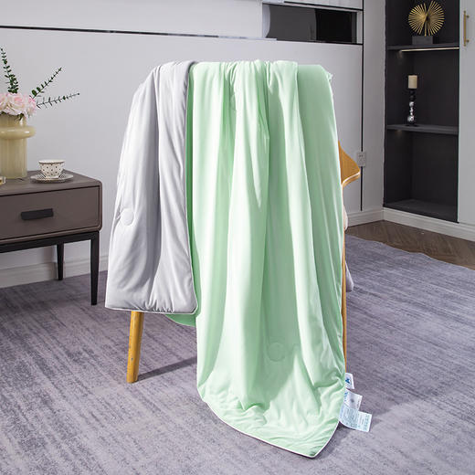 【自带凉感！A类母婴级夏被】日本科技A类凉感丝冰淇淋夏凉被，母婴级标准，放心睡。甄选凉感丝面料，凉爽透气贴合皮肤，吸湿透气，感受夏日清凉！-QQ 商品图6