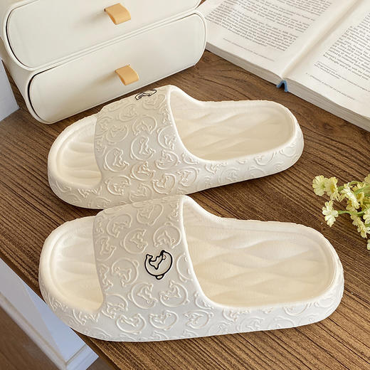 夏季必备，舒适防滑！新款家居拖鞋，eva材质，柔软舒适，防滑耐磨，凉爽透气，情侣款式，让你和TA一起享受舒适时光。 商品图3