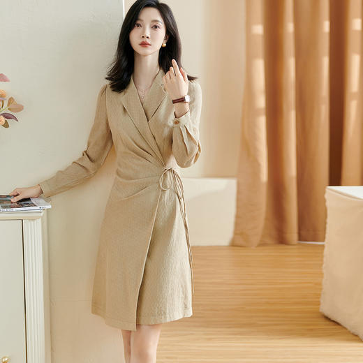 剩S/XL/XXL 米思阳2026春季新款知性优雅净色连衣裙修身缩褶西装领茶歇裙1753 商品图0