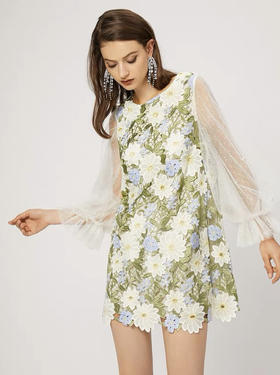 花卉水溶蕾丝钉珠泡泡袖连衣裙