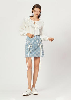 白色镂空蕾丝大荷叶领白醋酸丝衬衫