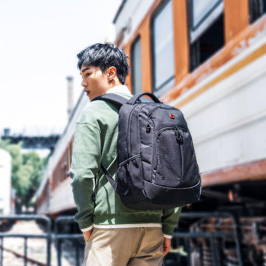 威戈Wenger商务双肩包14英寸笔记本电脑大容量防泼水 商品图3