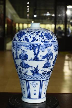 仿元青花三顾茅庐梅瓶