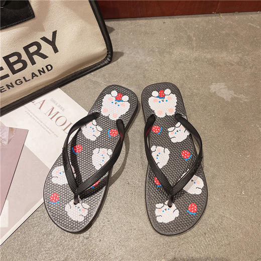 夏日必备，时尚轻便的女夏人字拖鞋，适合沙滩度假和日常穿着。简约设计，夹脚凉拖，让你时尚自在。 商品图4