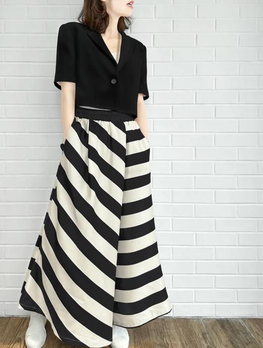 TYNVIE 短袖西装外套 - 黑色 商品图1